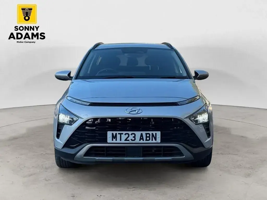 Usado Hyundai Bayon Premium 100 HP (73 kW) 2023 Prateado SUV
