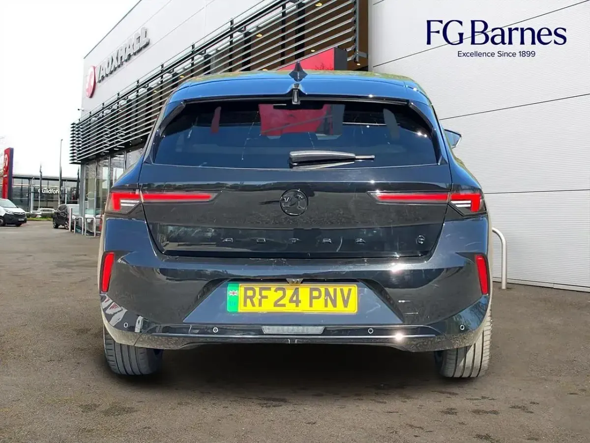 Second-hand Vauxhall Astra 113 kW (154 CP) 2024 Negru Hatchback