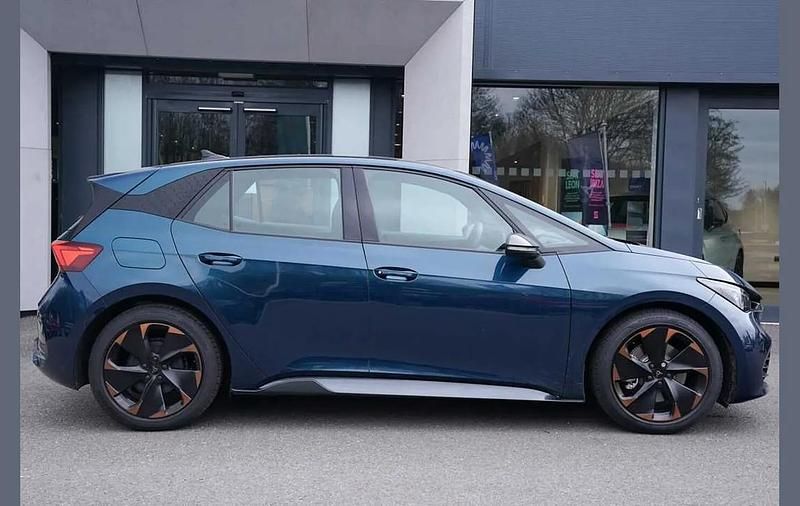 Ny Cupra Born e-Boost 169 kW (231 HK) 2025 Blå Halvkombi