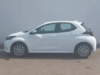 Used Toyota Yaris 116 HP (85 kW) 2023 White Hatchback