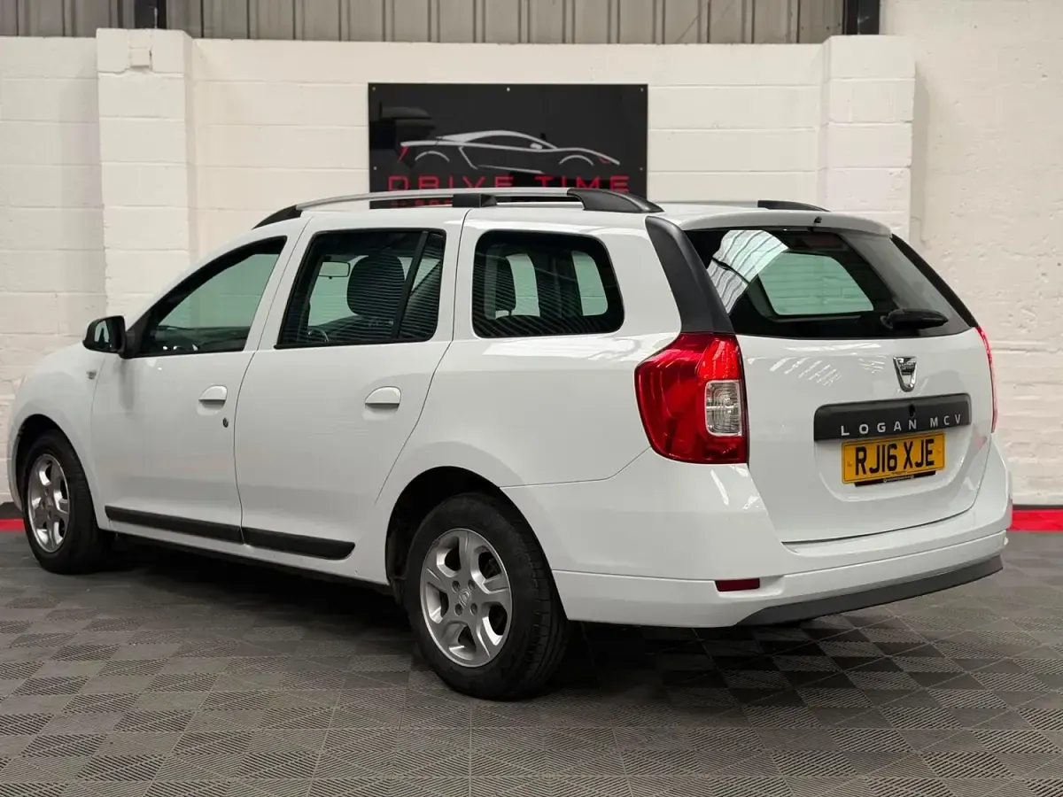 Used Dacia Logan MCV Lauréate 90 HP (66 kW) 2016 White Estate