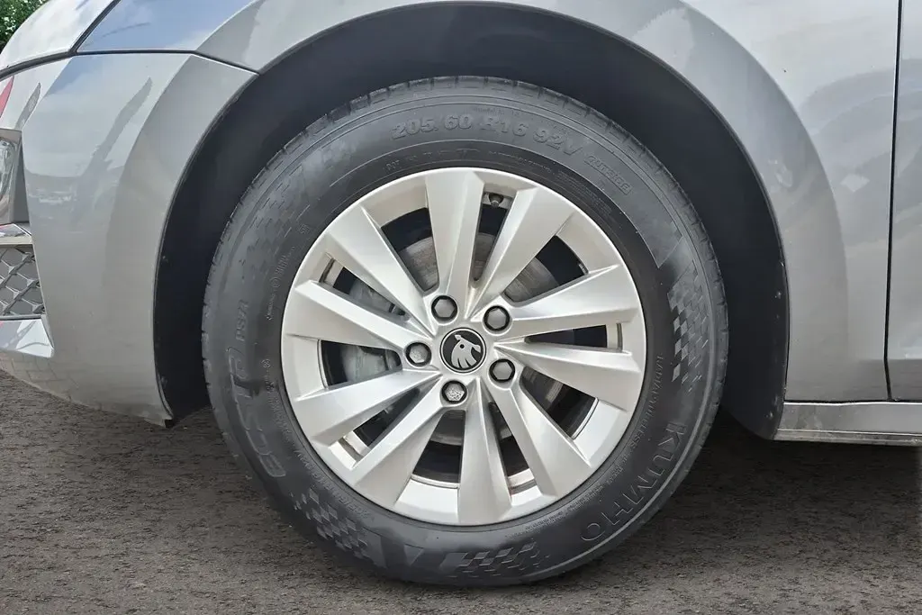 Gebraucht Skoda Octavia SE Technology 116 PS (85 kW) 2025 Grau Kombi