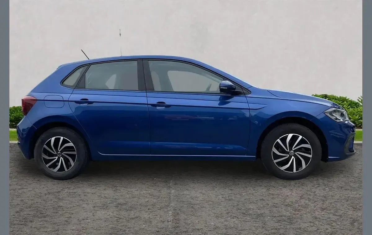 Used VW Polo Life 80 HP (58 kW) 2022 Blue Hatchback