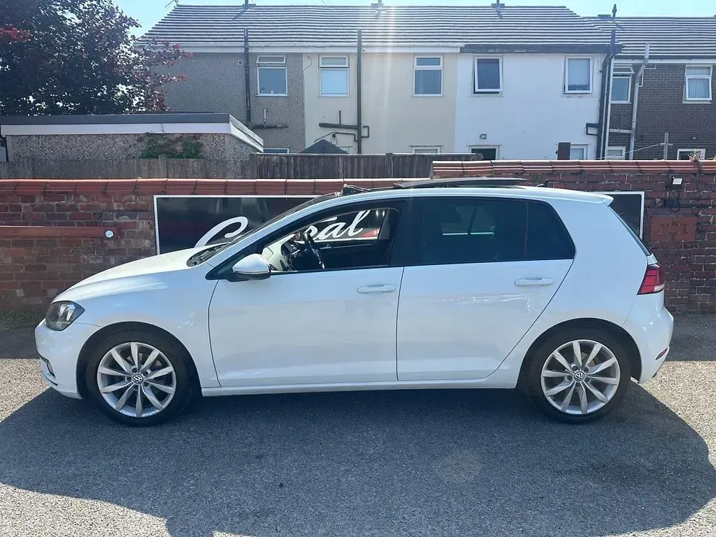 Used VW Golf VII GT 115 HP (84 kW) 2017 White Hatchback
