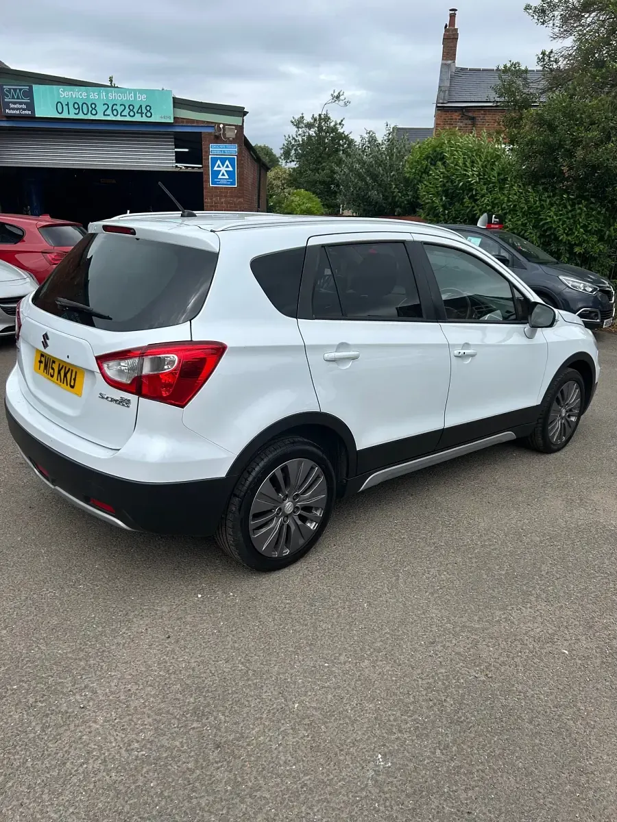 Used Suzuki SX4 SZ4 120 HP (88 kW) 2015 White Hatchback