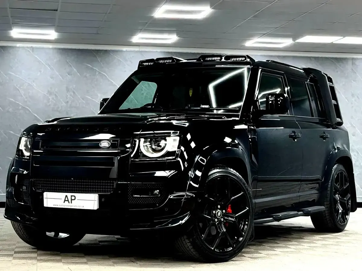 Used Land Rover Defender S 250 HP (183 kW) 2024 Black SUV