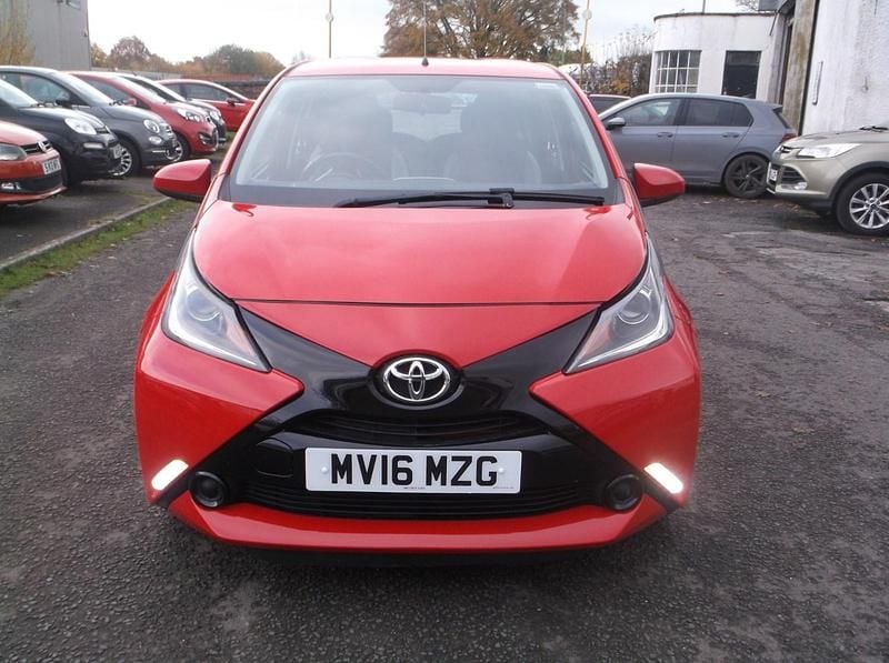 Used Toyota Aygo X-play 68 HP (50 kW) 2016 Red Hatchback