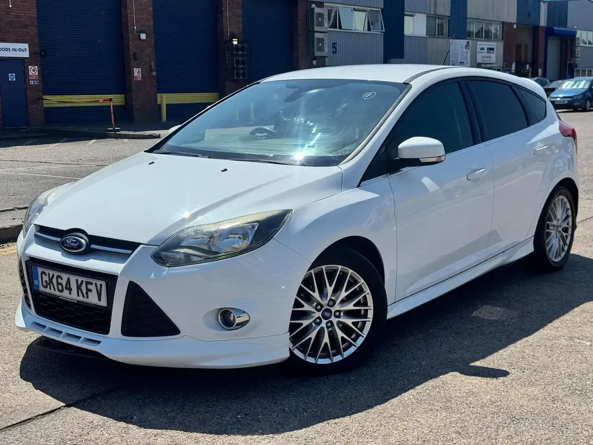 Used Ford Focus Zetec 125 HP (91 kW) 2014 White Hatchback