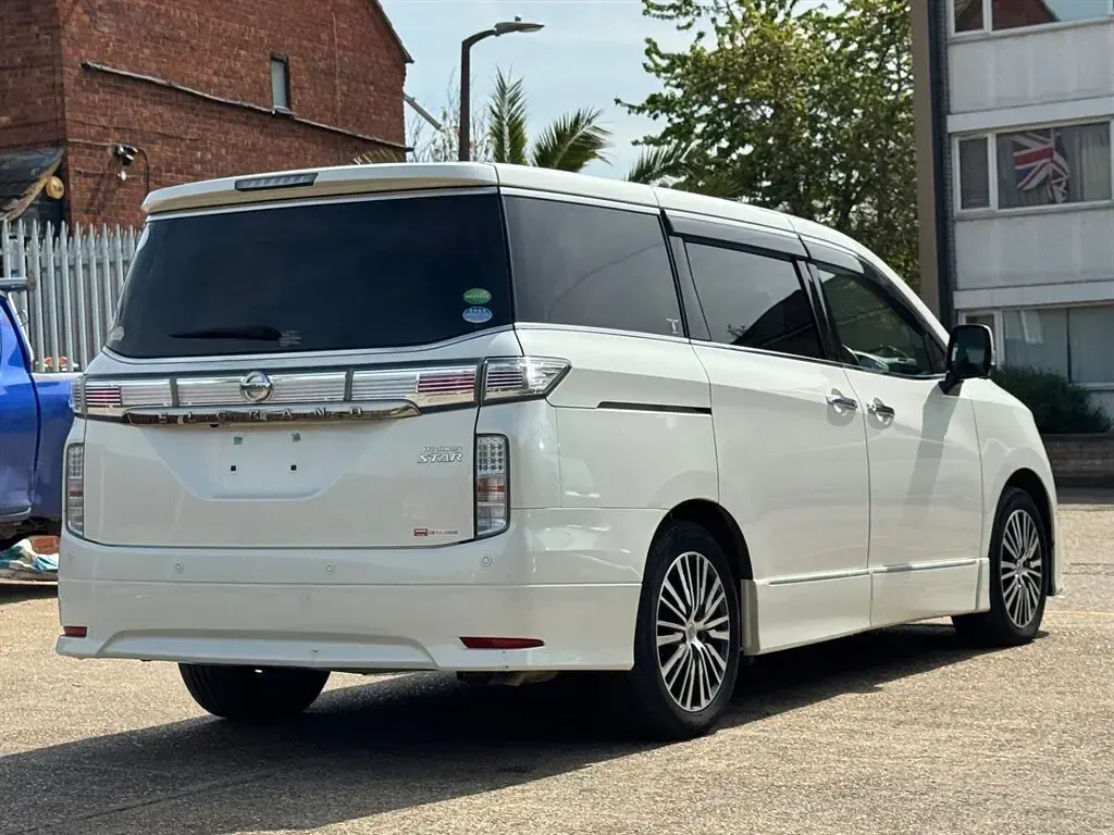 Used Nissan Elgrand Premium Edition 2018 White MPV