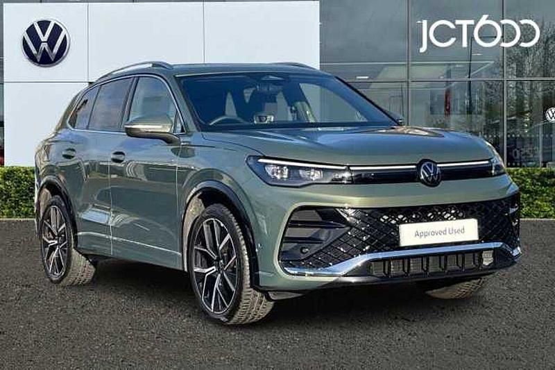 Green Used 2025 VW Tiguan R-line SUV | £36,396 (Expensive) - Image 1/4