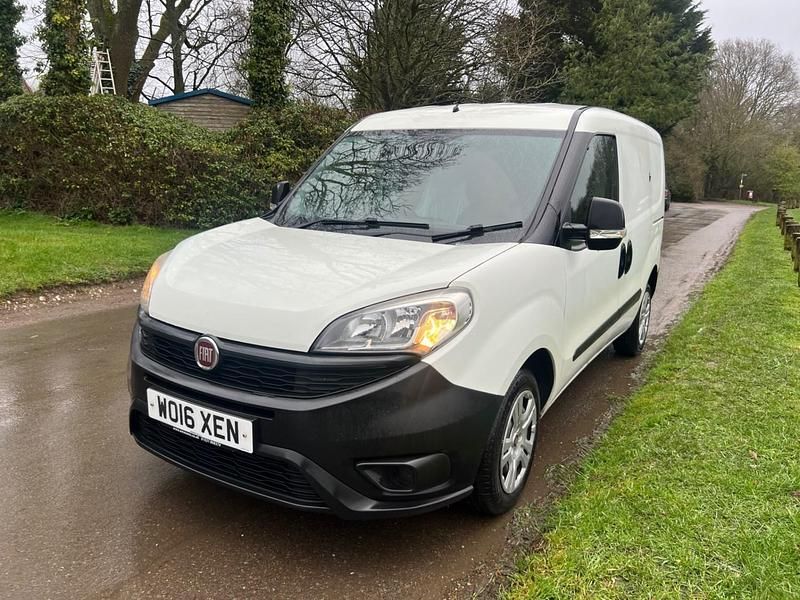 Usado Fiat Doblò 90 HP (66 kW) 2016 Branco Monovolume