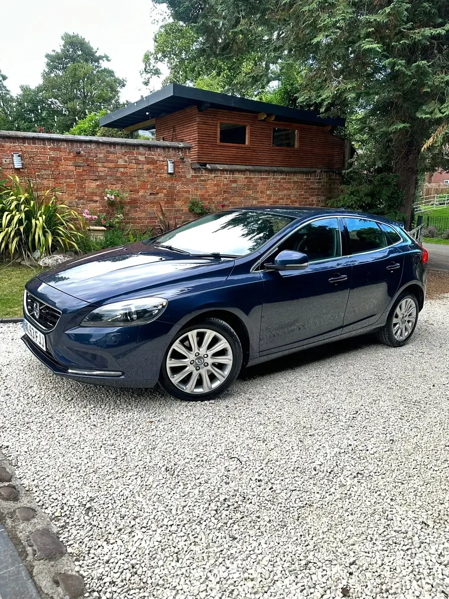 Used Volvo V40 SE Lux 2013 Blue Hatchback