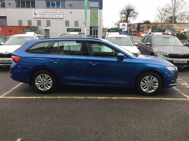 Used Skoda Octavia SE 81 HP (59 kW) 2022 Race blue metallic Estate