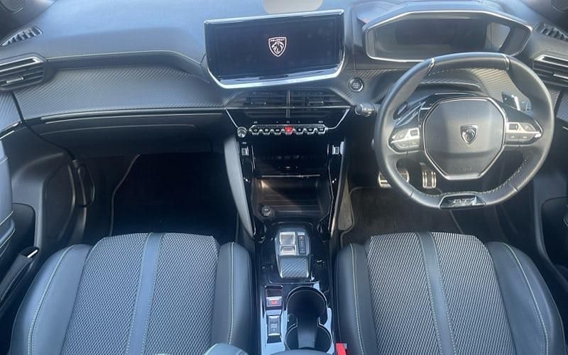 Używany Peugeot 2008 GTi 131 KM (96 kW) 2024 Czerwony SUV