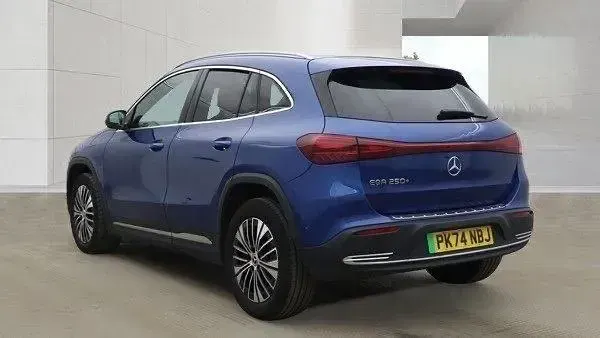 Begagnad Mercedes EQA250+ Executive 139 kW (190 HK) 2024 Blå SUV