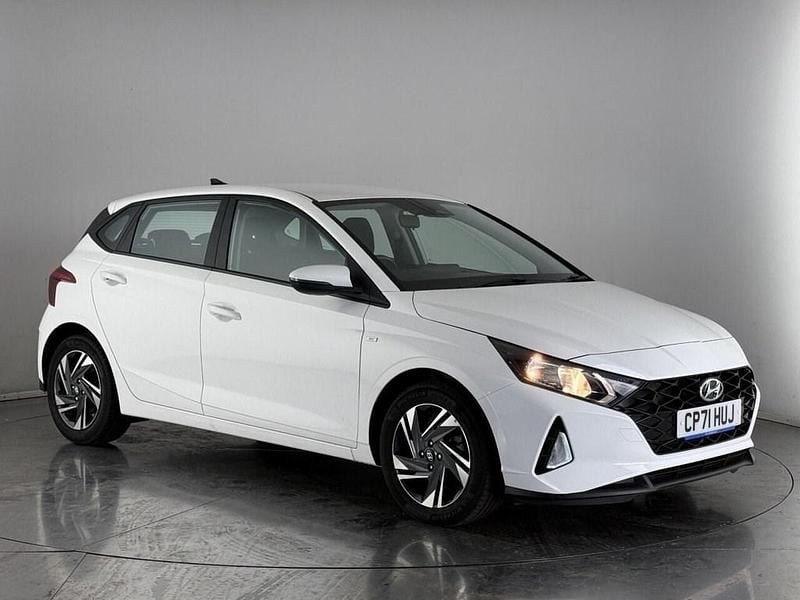 White Used 2021 Hyundai i20 SE Hatchback | £14,550 (Fair price) - Image 1/3
