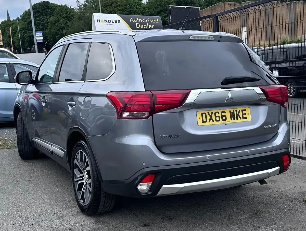 Used Mitsubishi Outlander 150 HP (110 kW) 2016 Grey SUV
