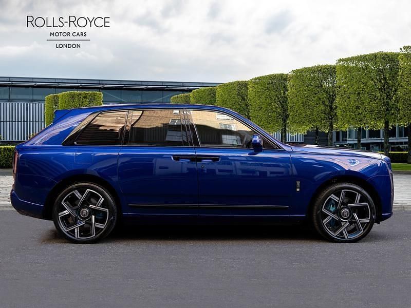 Used Rolls Royce Cullinan 571 HP (419 kW) 2024 Blue SUV