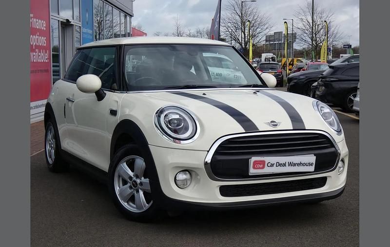 Used Mini ONE Hatch 101 HP (74 kW) 2018 White Hatchback