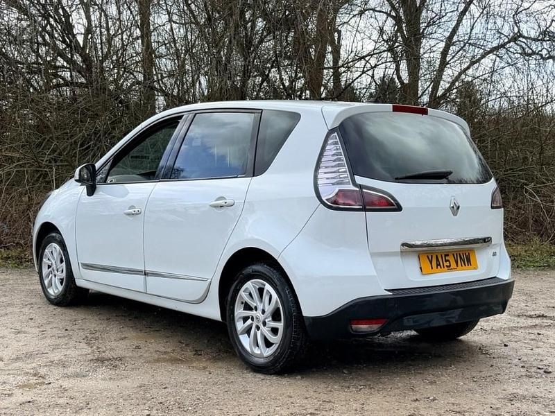Used Renault Scénic III Dynamique 110 HP (80 kW) 2015 White MPV