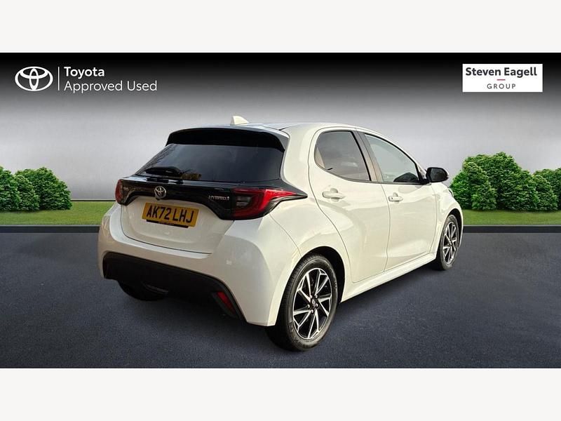 Used Toyota Yaris Hybrid Design 2022 White Hatchback