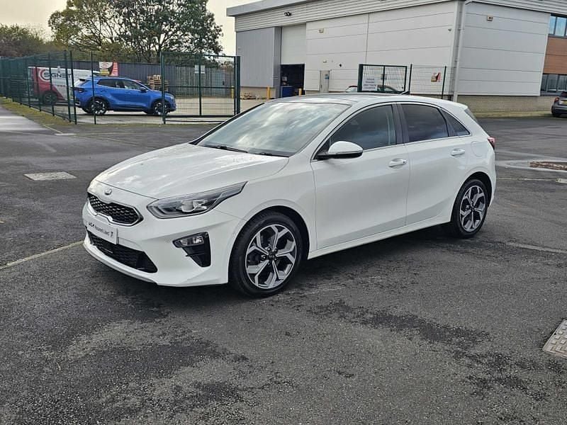 White Used 2019 Kia Ceed First Edition Hatchback | £11,990 (Fair price) - Image 1/4