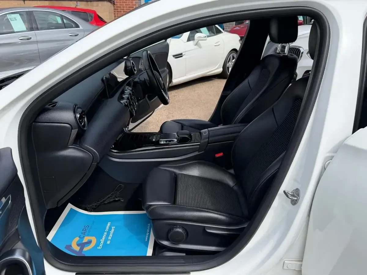 Used Mercedes A180 Executive 116 HP (85 kW) 2018 White Hatchback