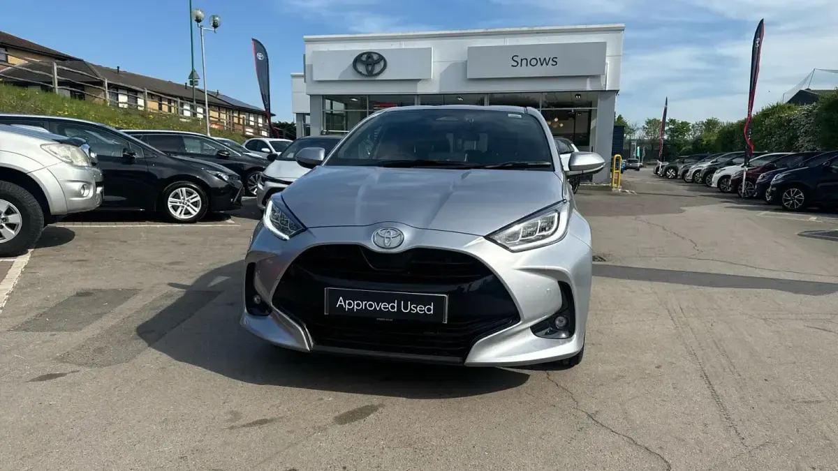 Used Toyota Yaris Hybrid 130 HP (95 kW) 2025 Silver Hatchback