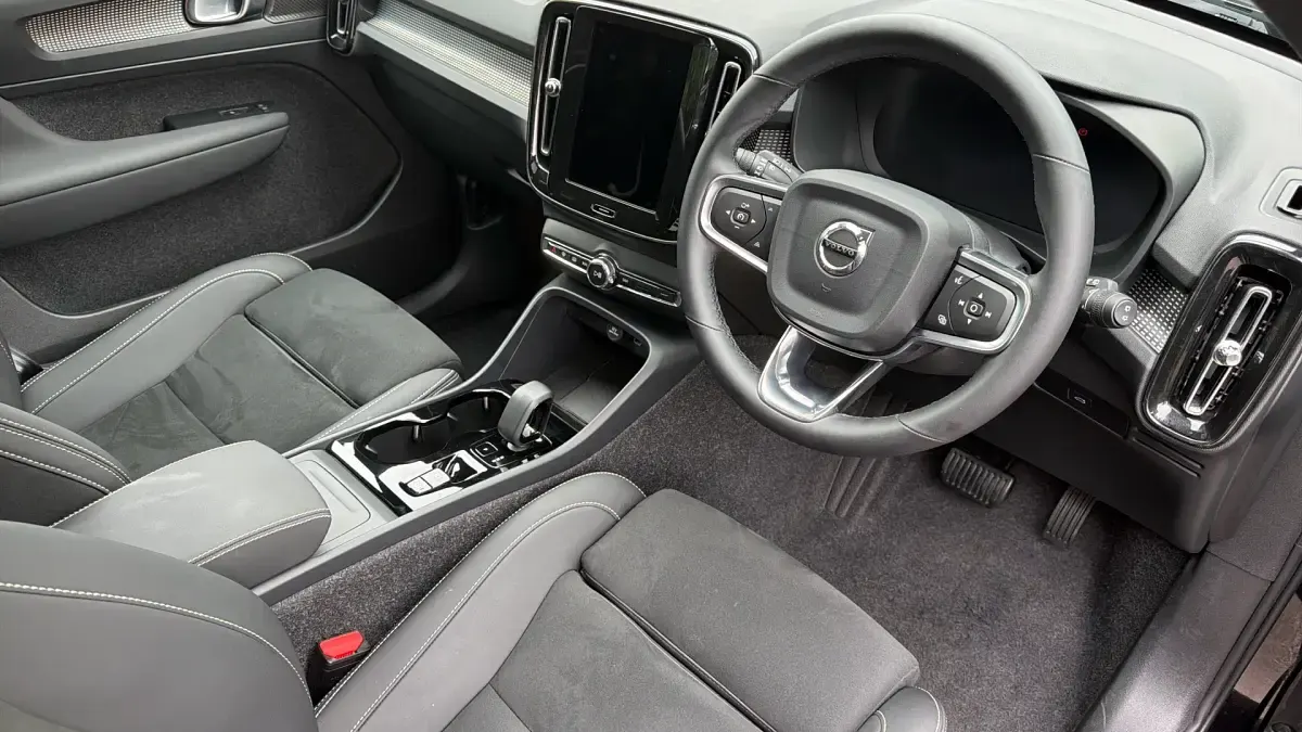 Used Volvo XC40 Ultra 163 HP (119 kW) 2025 Black SUV