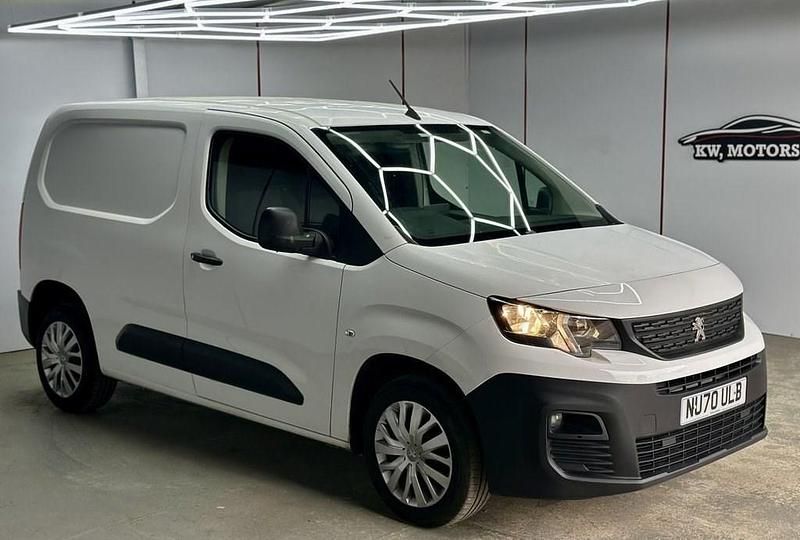 White Used 2020 Peugeot Partner MPV | £6,984 (A bit pricey) - Image 1/4