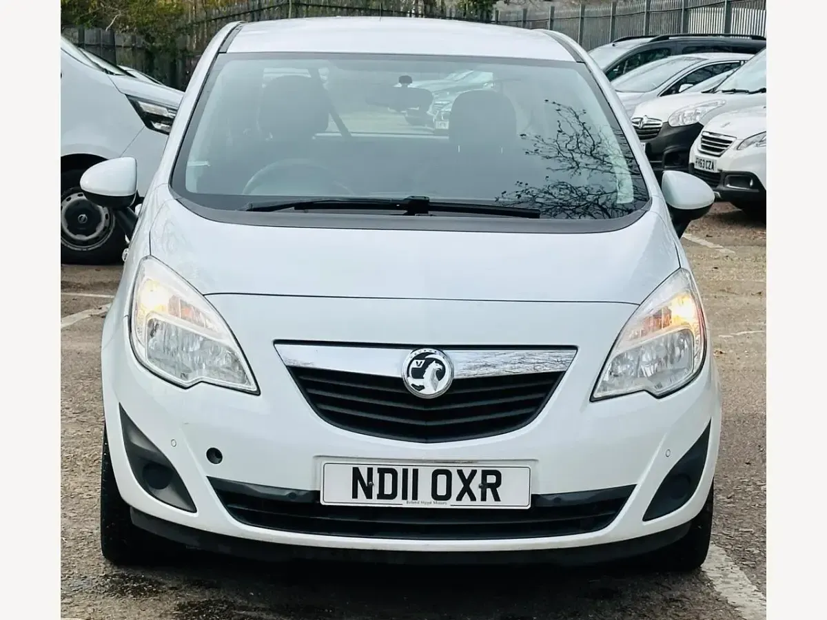 Used Vauxhall Meriva 128 HP (94 kW) 2011 White MPV