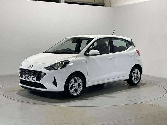 Used Hyundai i10 SE 67 HP (49 kW) 2023 White Hatchback