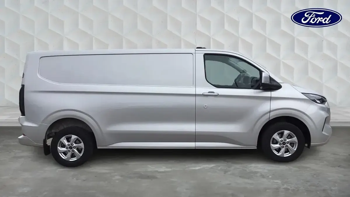 Used Ford Transit Custom Limited 136 HP (100 kW) 2025 Silver Van