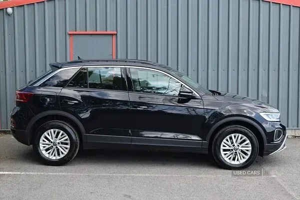 Used VW T-Roc Life 150 HP (110 kW) 2023 Black SUV