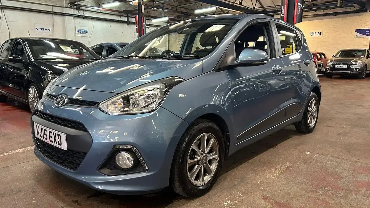 Used Hyundai i10 Premium 67 HP (49 kW) 2015 Blue Hatchback