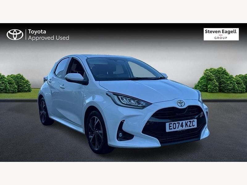 White Used 2024 Toyota Yaris Hybrid Design Hatchback | £19,159 (Fair price) - Image 1/3