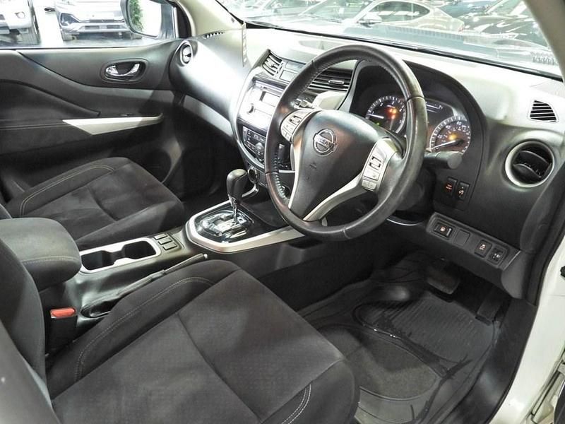 Used Nissan Navara Acenta+ 190 HP (139 kW) 2016 White Pickup