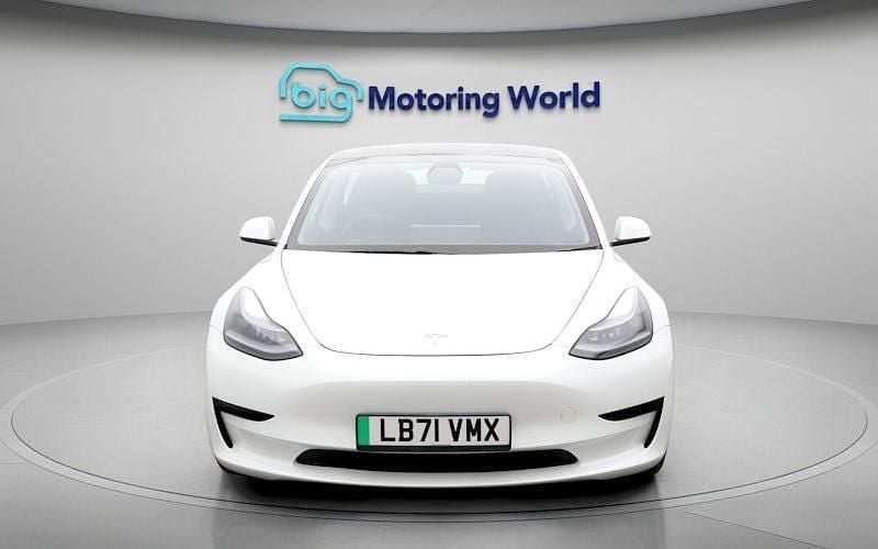 Used Tesla Model 3 Standard Range Plus 222 kW (302 HP) 2021 White Sedan