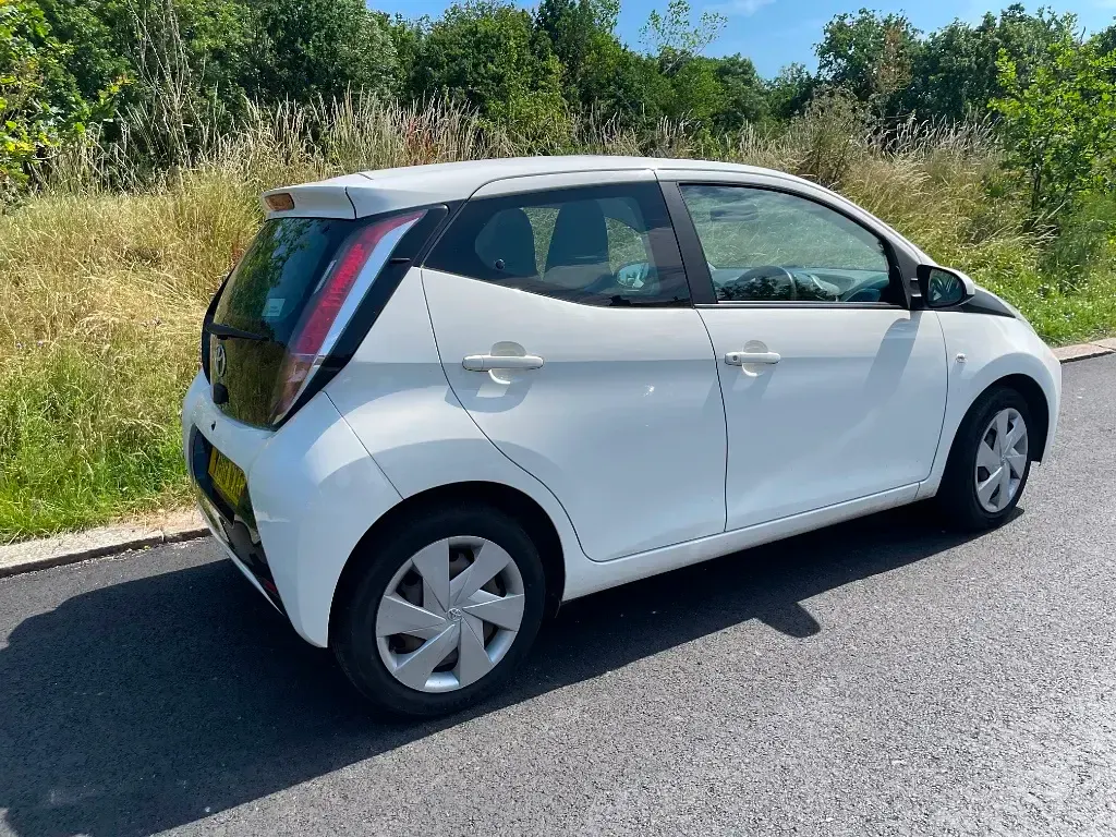 Used Toyota Aygo X-play 2018 White Hatchback