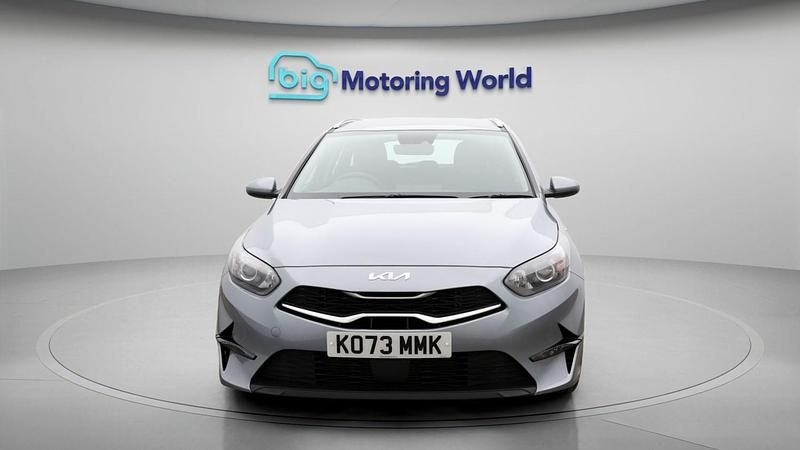 Usado Kia Ceed 2024 Prateado Citadino
