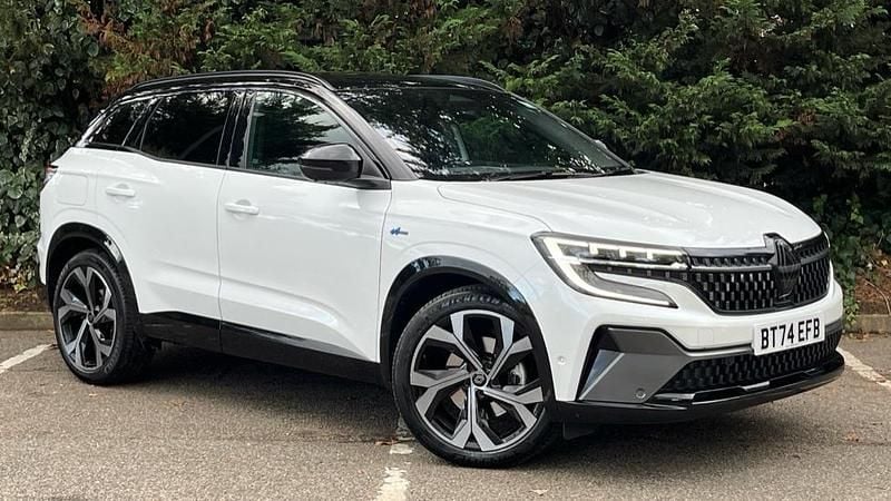 White Used 2024 Renault Austral Iconic Esprit Alpine SUV | £26,717 (Fair price) - Image 1/1