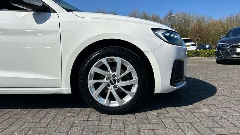 Used Audi A1 Sport 94 HP (69 kW) 2022 White SUV