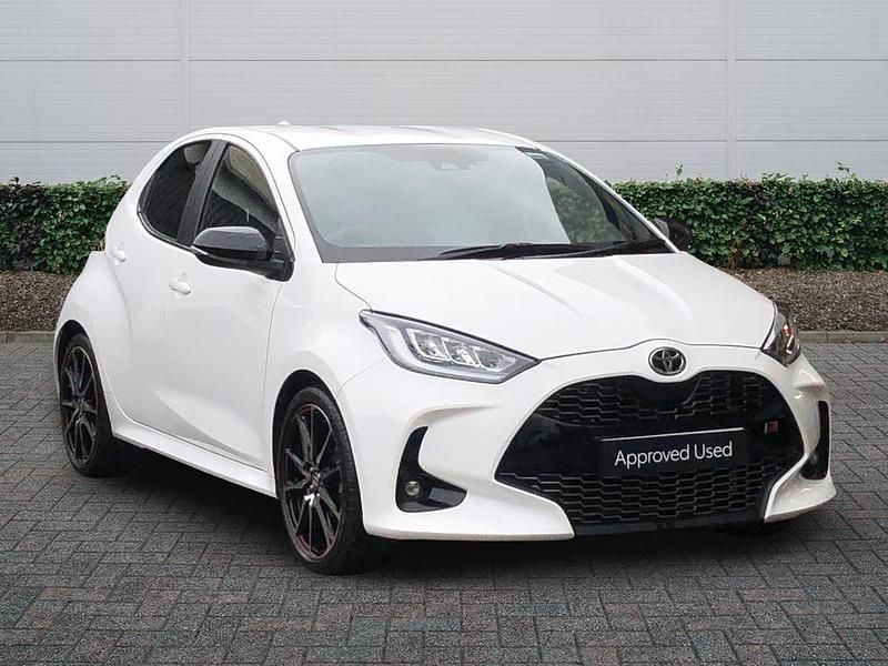 Used Toyota Yaris Hybrid Sport 2023 White Hatchback