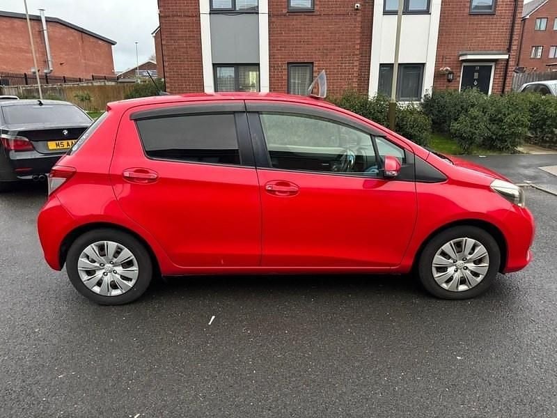 Used Toyota Yaris 2011 Red Hatchback
