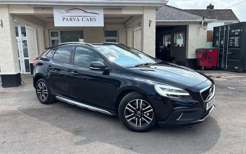 Used Volvo V40 Plus 152 HP (111 kW) 2019 Hatchback