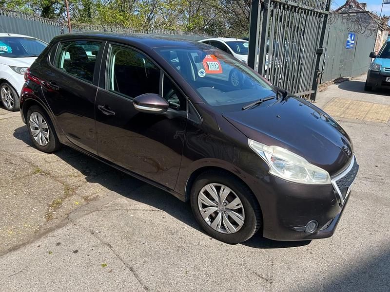 Begagnad Peugeot 208 Access 82 HK (60 kW) 2013 Röd Halvkombi