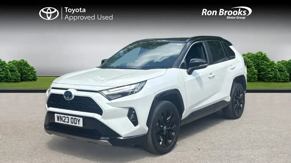 Used Toyota RAV4 218 HP (160 kW) 2023 White/black SUV
