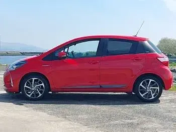 Used Toyota Yaris 100 HP (73 kW) 2020 Red Hatchback