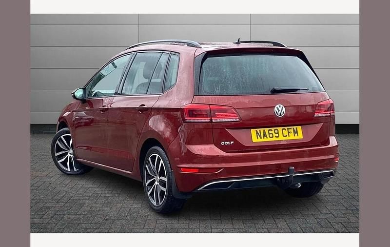 Used VW Golf Sportsvan Match 115 HP (84 kW) 2019 Red MPV