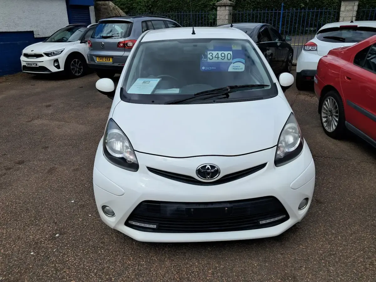 Used Toyota Aygo 2014 White Hatchback